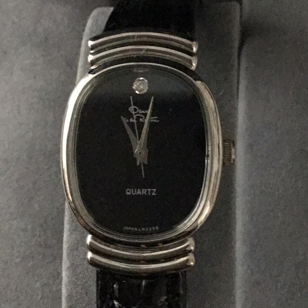 Oscar De La Renta Women’s Watch - Picture 3 of 8